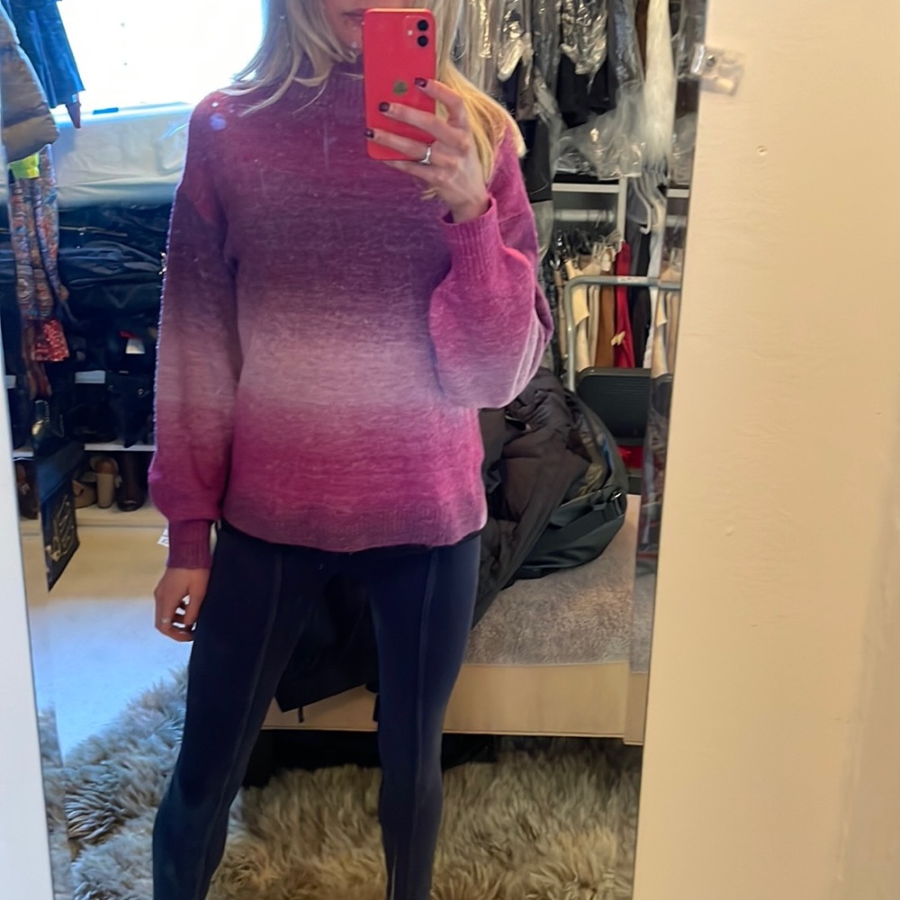 Size small, faded pink oversized super soft turtle neck sweater